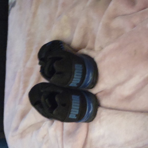 Two pairs of the same shoe - Picture 4 of 4